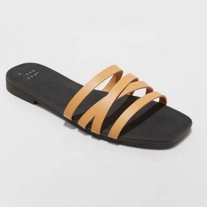 Woman’s Joan Strappy Side Sandals, Tan